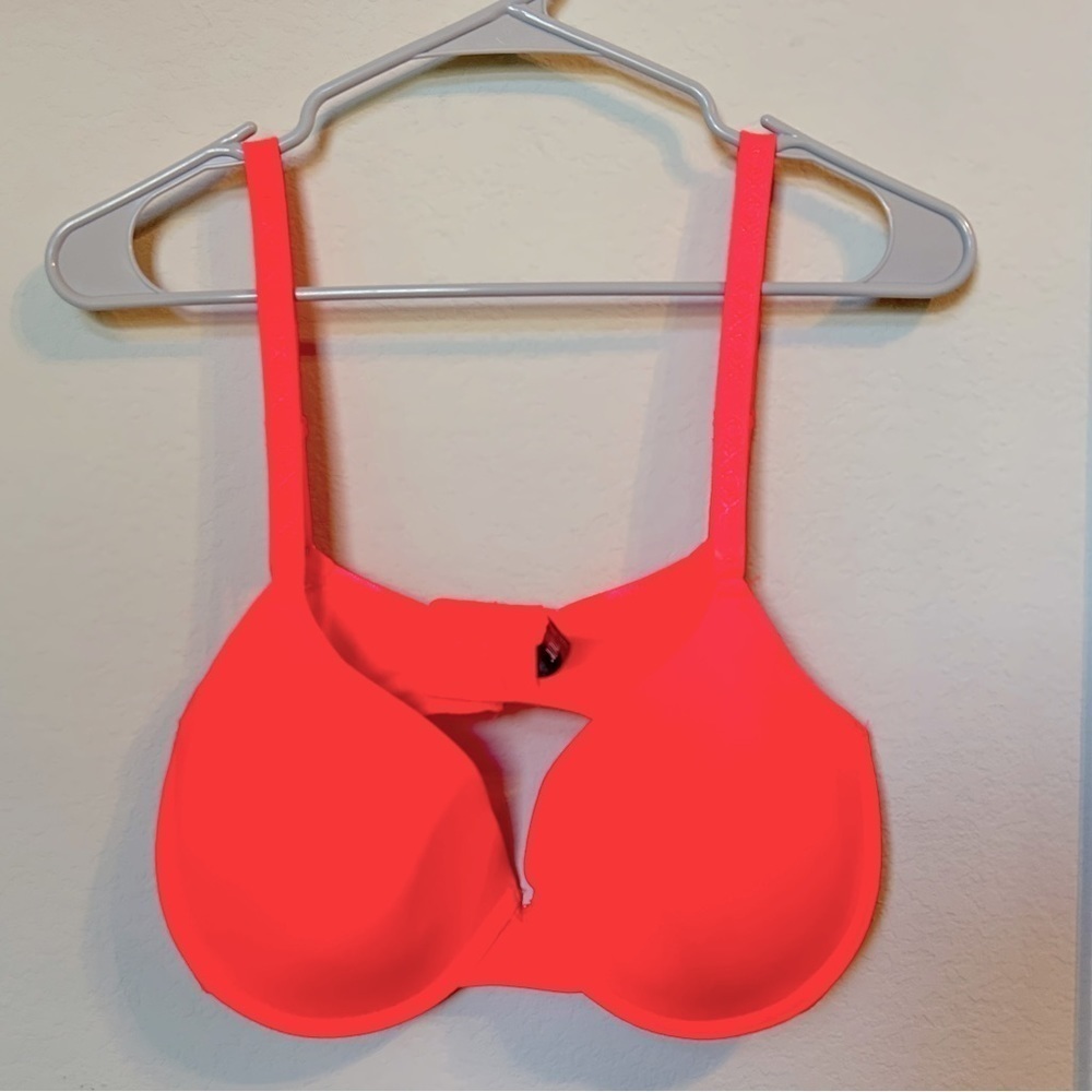 XOXO neon pink full coverage bra, sz 36D, neon sporty bra, slight padding